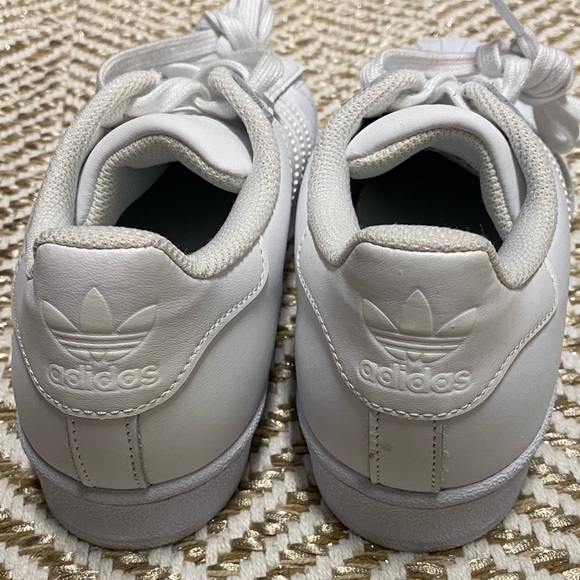 Excellent condition. Worn twice. Adidas Superstar size 6.5 - Picture 4 of 7